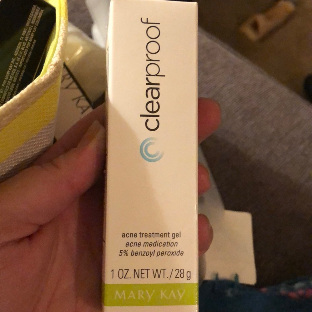 Acne treatment gel